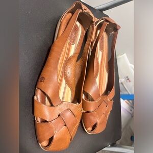 Born women’s sandal 9.5